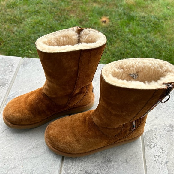 UGG Peyton boots rainbow zipper size 4 - Picture 2 of 8